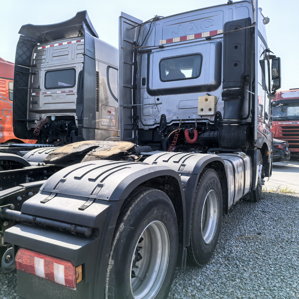 JAC 6x4 K7 - Cabeza tractora: foto 3 JAC 6x4 K7 - Cabeza tractora: foto 3