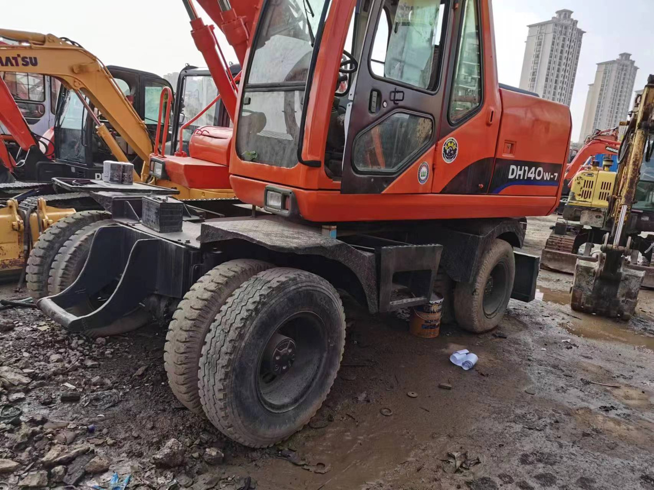 DOOSAN DH140W-7 - Excavadora de ruedas: foto 2 DOOSAN DH140W-7 - Excavadora de ruedas: foto 2