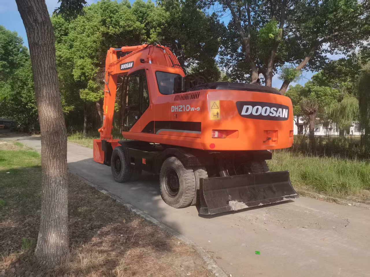 DOOSAN DH210W-9C - Excavadora de ruedas: foto 2 DOOSAN DH210W-9C - Excavadora de ruedas: foto 2