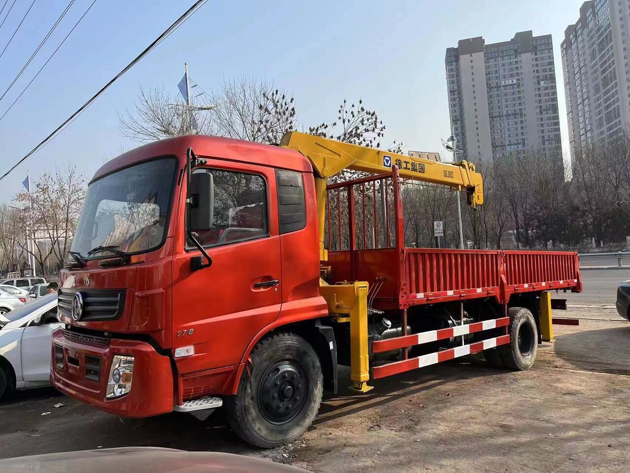 DongFeng Crane - Equipo de construcción: foto 1 DongFeng Crane - Equipo de construcción: foto 1