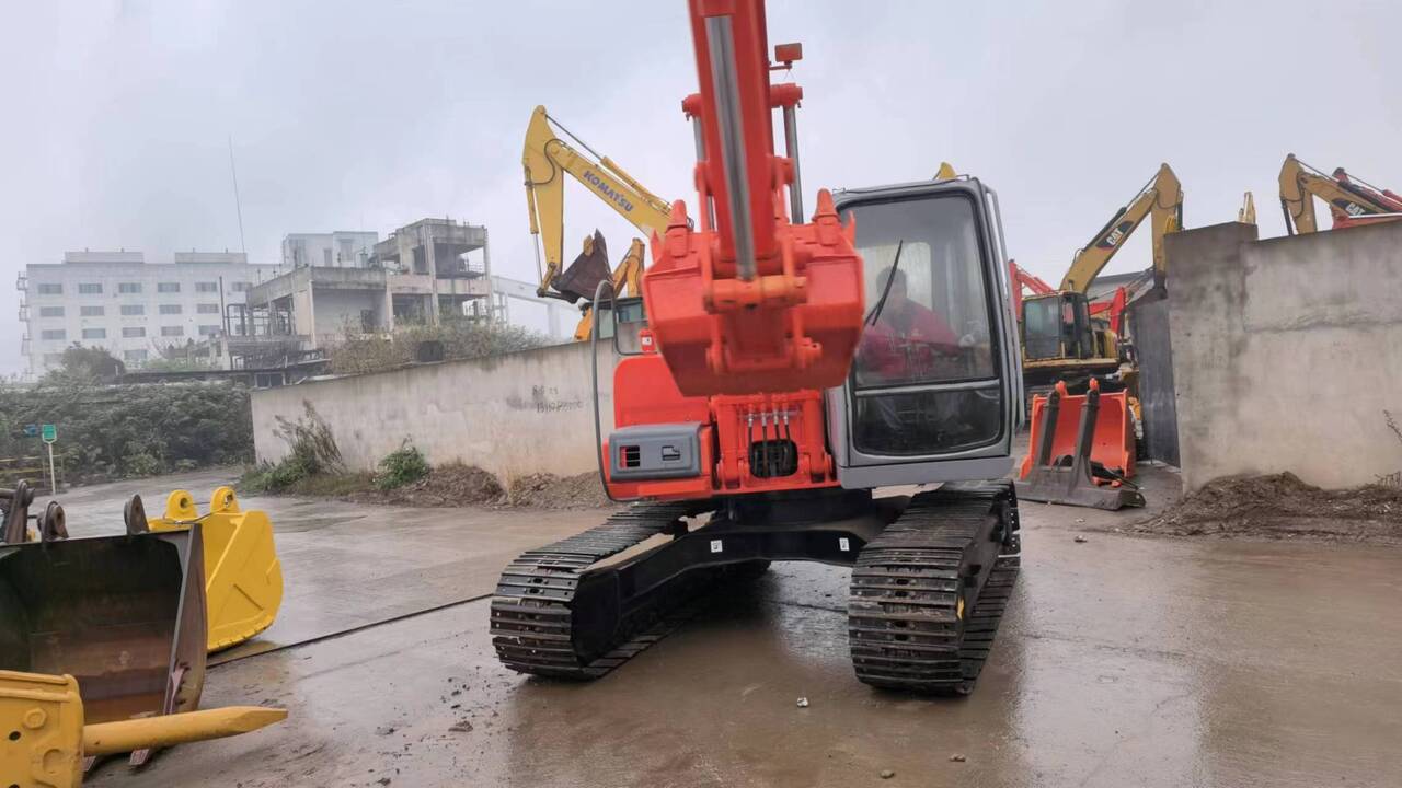 HITACHI EX120-5 - Excavadora de cadenas: foto 2 HITACHI EX120-5 - Excavadora de cadenas: foto 2