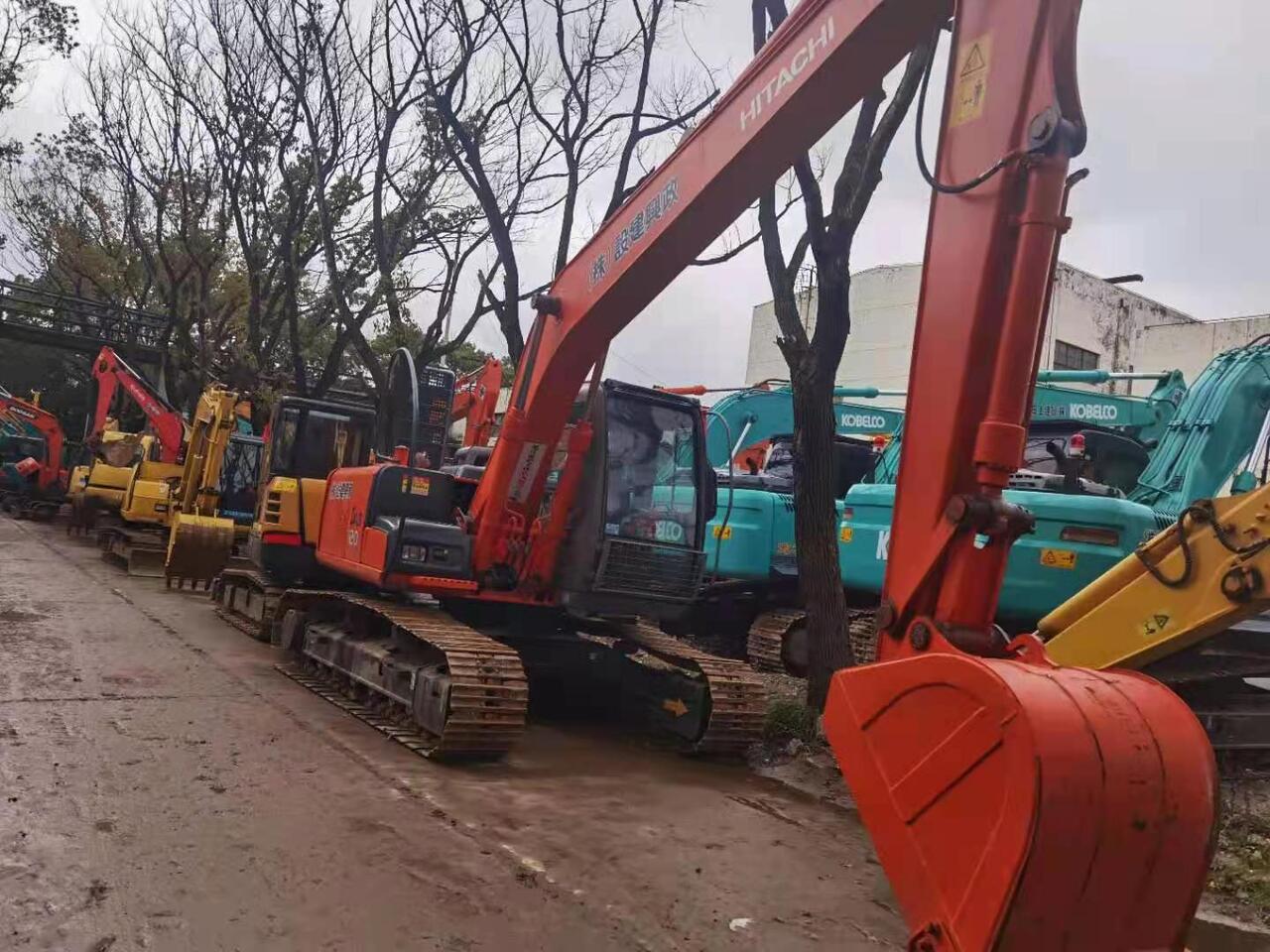 HITACHI ZX120-6 - Excavadora de cadenas: foto 2 HITACHI ZX120-6 - Excavadora de cadenas: foto 2