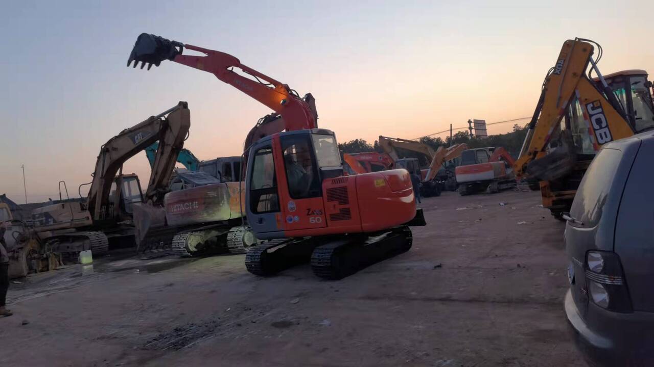 HITACHI ZX60 - Excavadora de cadenas: foto 1 HITACHI ZX60 - Excavadora de cadenas: foto 1