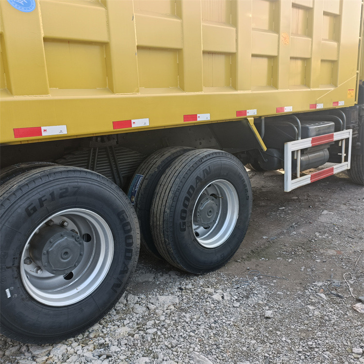 Leasing de HOWO HOWO 6x4-375 tipper HOWO HOWO 6x4-375 tipper: foto 7