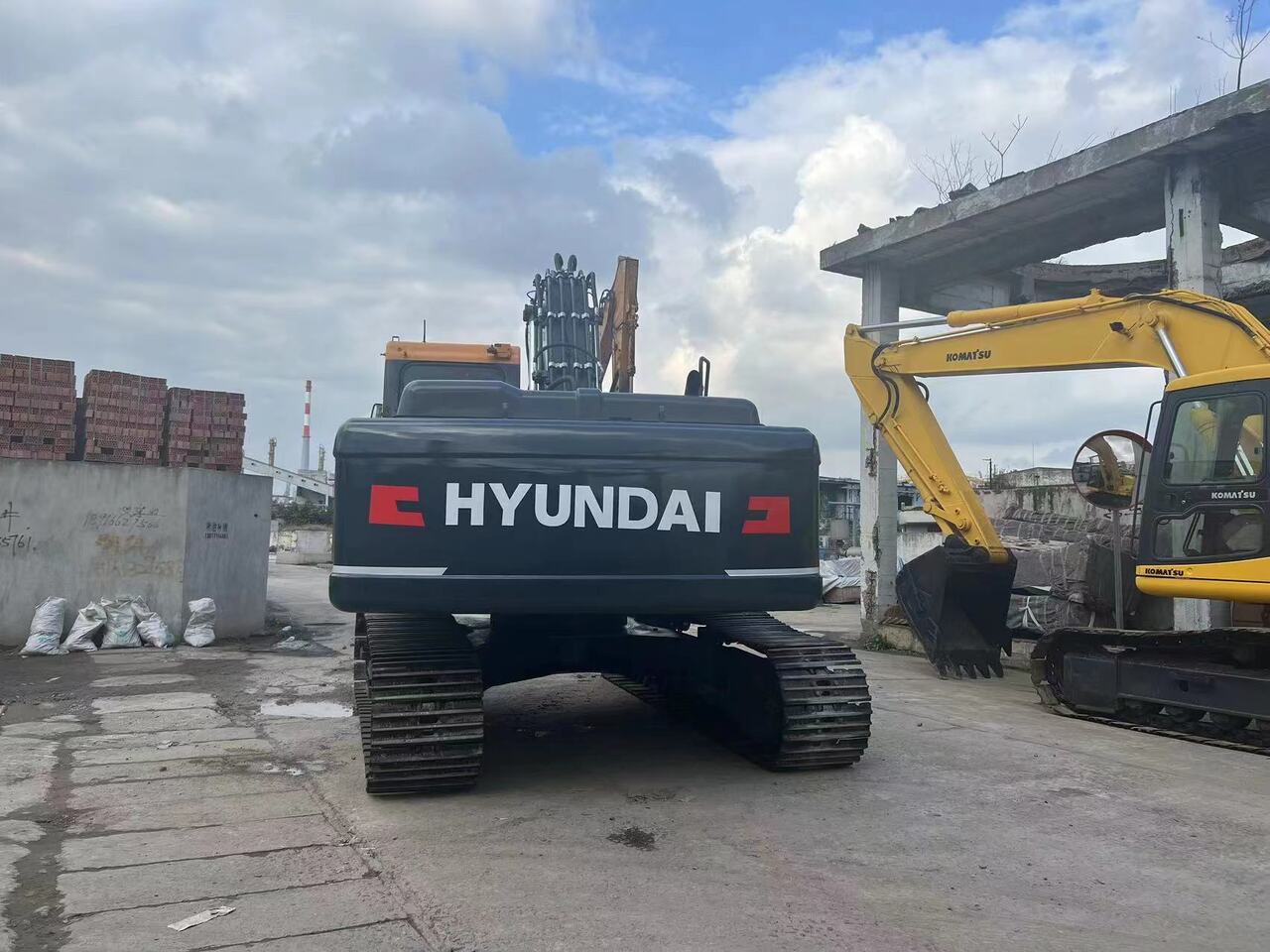HYUNDAI 225LC-9T - Excavadora de cadenas: foto 4 HYUNDAI 225LC-9T - Excavadora de cadenas: foto 4