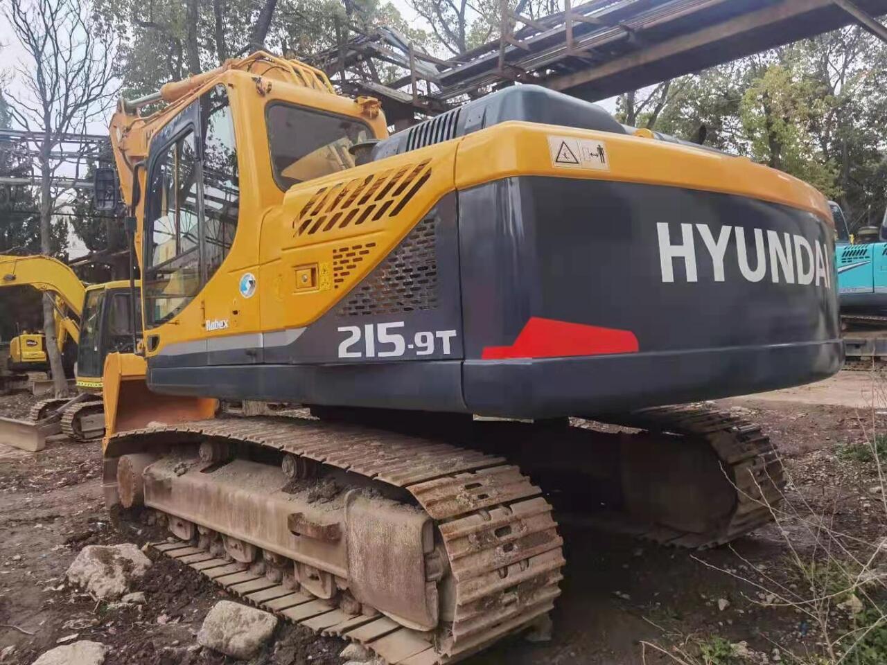 HYUNDAI R215-9T - Excavadora de cadenas: foto 1 HYUNDAI R215-9T - Excavadora de cadenas: foto 1