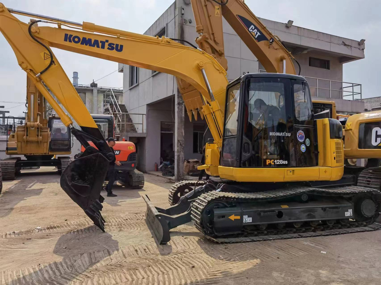 KOMATSU PC128 - Excavadora de cadenas: foto 2 KOMATSU PC128 - Excavadora de cadenas: foto 2