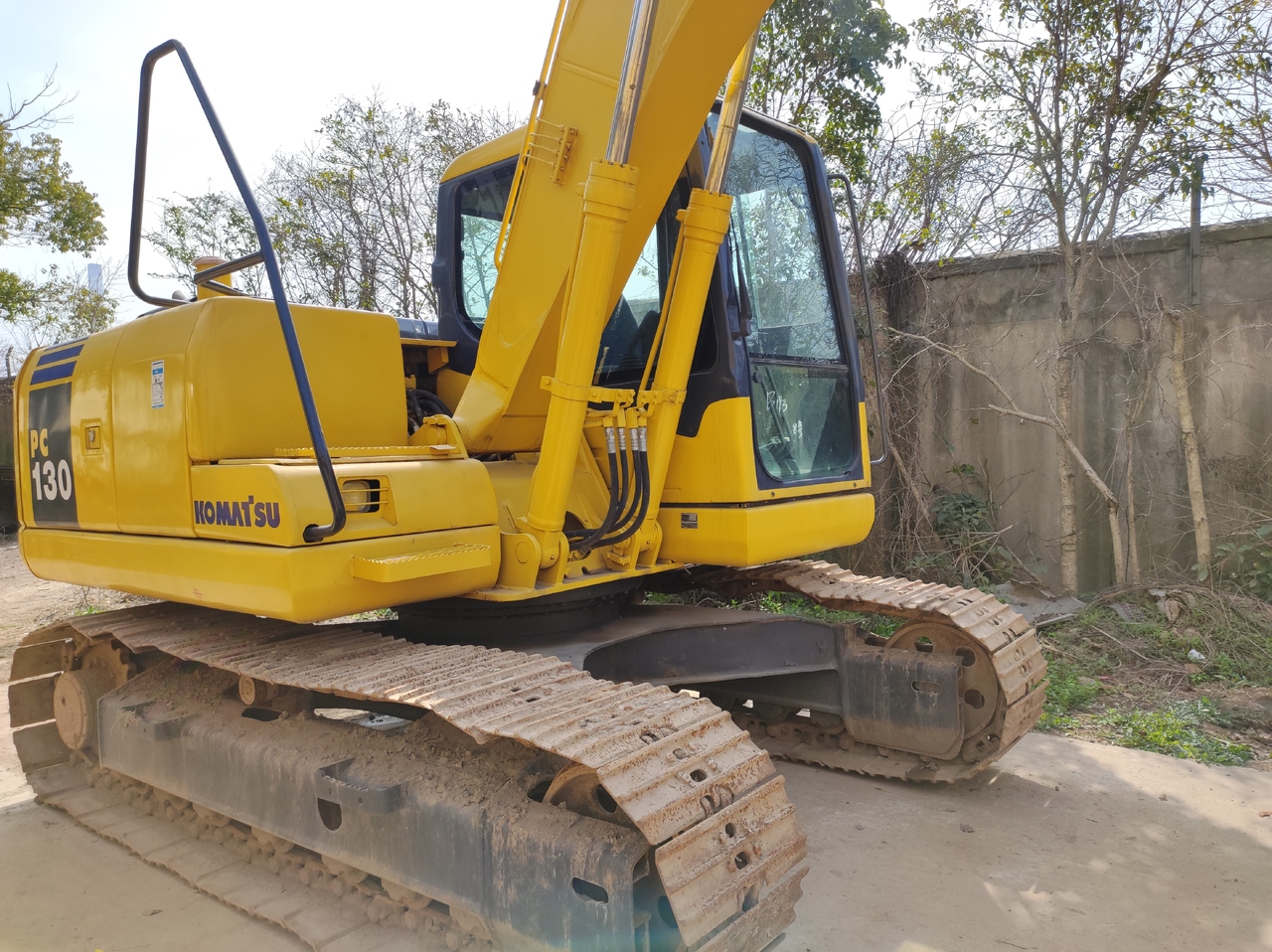 KOMATSU PC130-7 - Excavadora de cadenas: foto 2 KOMATSU PC130-7 - Excavadora de cadenas: foto 2