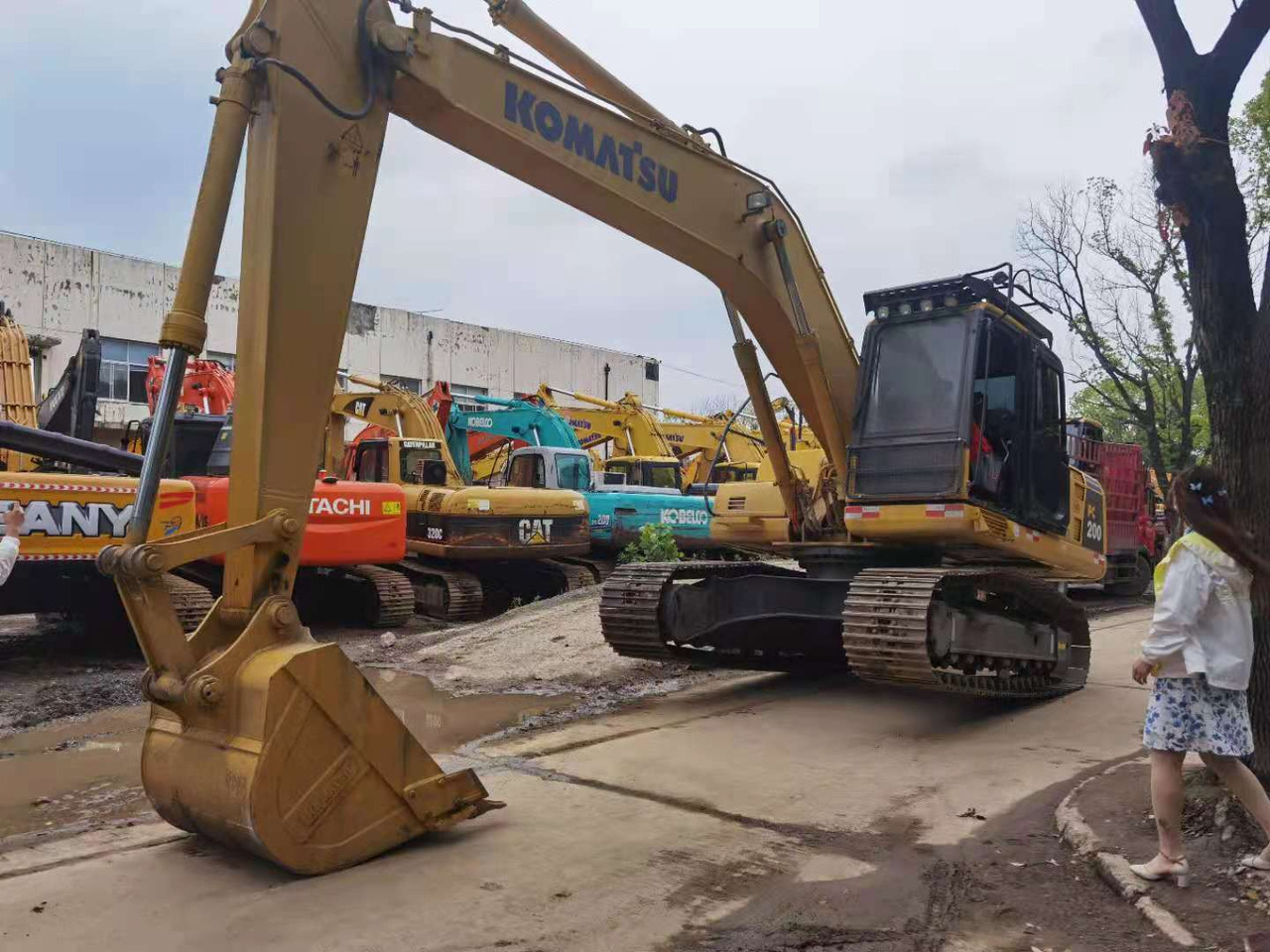 KOMATSU PC200-8 - Excavadora de cadenas: foto 3 KOMATSU PC200-8 - Excavadora de cadenas: foto 3