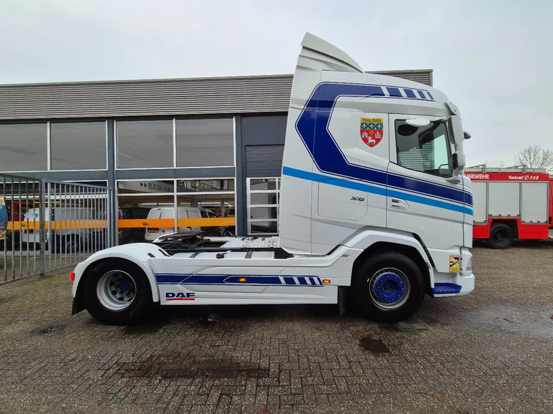 DAF XG 530/ (1) 2022/ Retarder/ LED/ Park Airco/ Navi/ Full option - Cabeza tractora: foto 2 DAF XG 530/ (1) 2022/ Retarder/ LED/ Park Airco/ Navi/ Full option - Cabeza tractora: foto 2