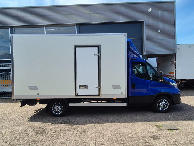 Iveco Daily 35S18 3.0D Koffer/ Xenon/ Airco - Furgoneta caja cerrada: foto 2 Iveco Daily 35S18 3.0D Koffer/ Xenon/ Airco - Furgoneta caja cerrada: foto 2