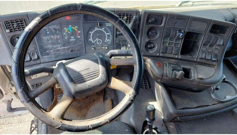 Foto del interior 1: Cabeza tractora Scania R124-360 124 360 Foto del interior 1: Cabeza tractora Scania R124-360 124 360