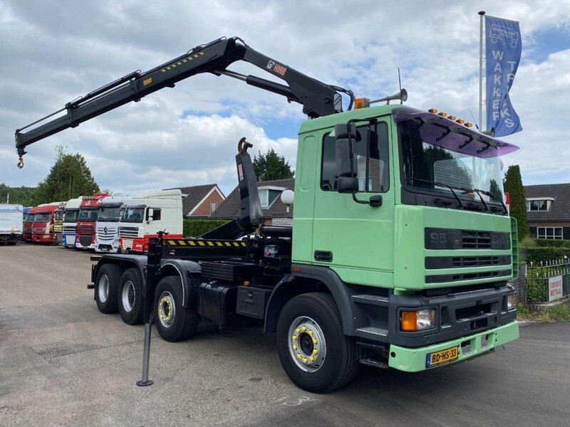 DAF 95 ATi 360 8X2 STEEL SPRING HIAB 166B-2 Duo - Camión grúa: foto 2 DAF 95 ATi 360 8X2 STEEL SPRING HIAB 166B-2 Duo - Camión grúa: foto 2