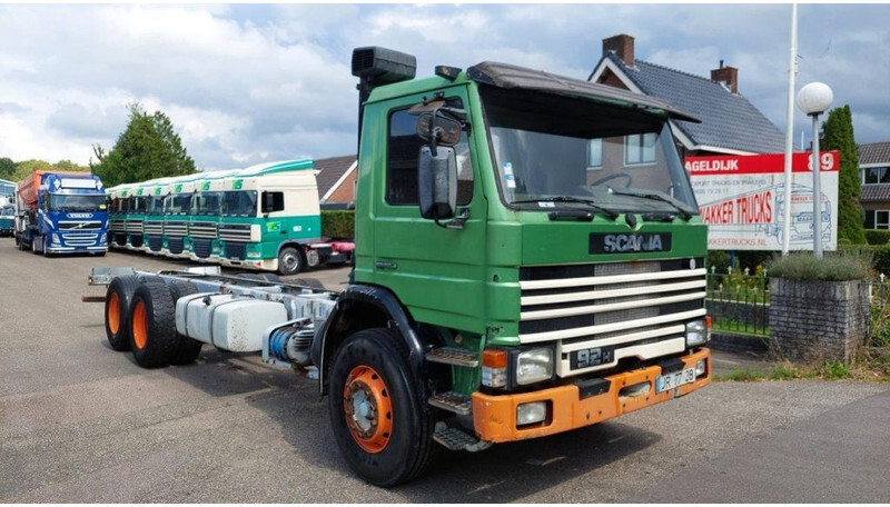 Scania P92 6x2 FULL STEEL MANUAL GEARBOX - Camión chasis: foto 2 Scania P92 6x2 FULL STEEL MANUAL GEARBOX - Camión chasis: foto 2