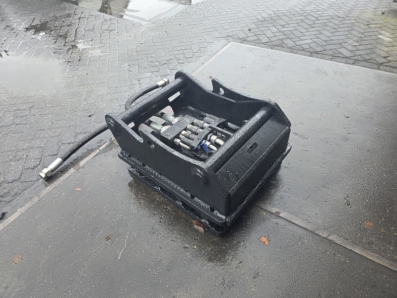 Kopplaat steelwrist oq80 oilquick 80 - Acoplamiento rápido para Maquinaria de construcción: foto 3 Kopplaat steelwrist oq80 oilquick 80 - Acoplamiento rápido para Maquinaria de construcción: foto 3