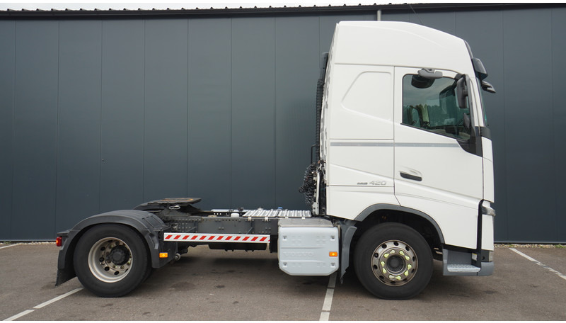 Volvo FH 420 ADR GLOBETROTTER 808.000KM - Cabeza tractora: foto 2 Volvo FH 420 ADR GLOBETROTTER 808.000KM - Cabeza tractora: foto 2