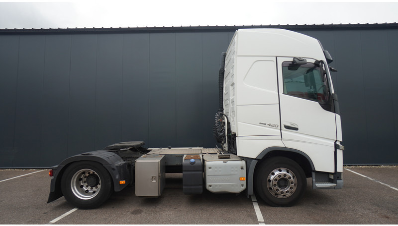 Volvo FH 420 GLOBETROTTER EURO 6 - Cabeza tractora: foto 2 Volvo FH 420 GLOBETROTTER EURO 6 - Cabeza tractora: foto 2