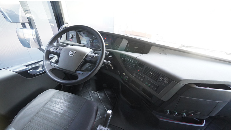 Volvo FH460 EURO 6 GLOBETROTTER 833.000KM - Cabeza tractora: foto 5 Volvo FH460 EURO 6 GLOBETROTTER 833.000KM - Cabeza tractora: foto 5