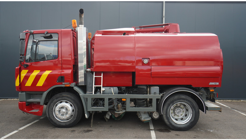 DAF 65.180 ATI STREET SWEPER RH DRIVE MANUAL GARBOX 96.000KM - Barredora vial: foto 1 DAF 65.180 ATI STREET SWEPER RH DRIVE MANUAL GARBOX 96.000KM - Barredora vial: foto 1