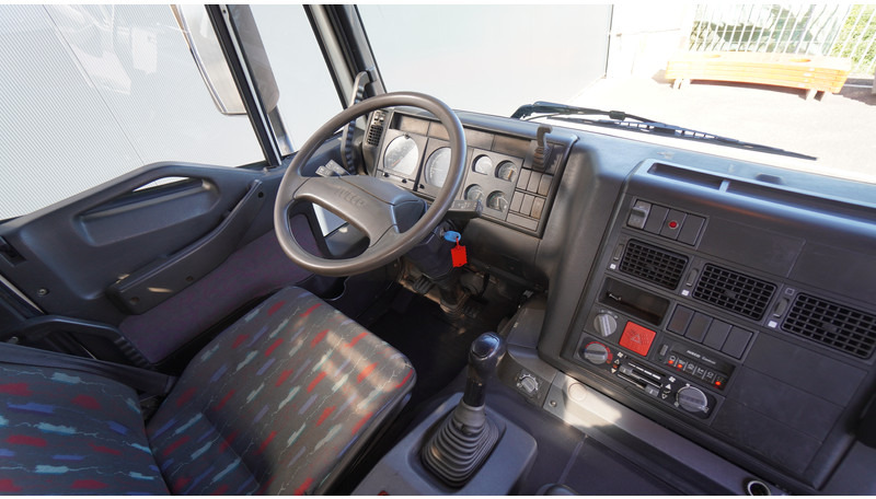 Iveco EUROTRAKKER CURSOR 350 6X4 FALTBED WITH PALFINGER PK 20002 CRANE - Camión grúa: foto 5 Iveco EUROTRAKKER CURSOR 350 6X4 FALTBED WITH PALFINGER PK 20002 CRANE - Camión grúa: foto 5