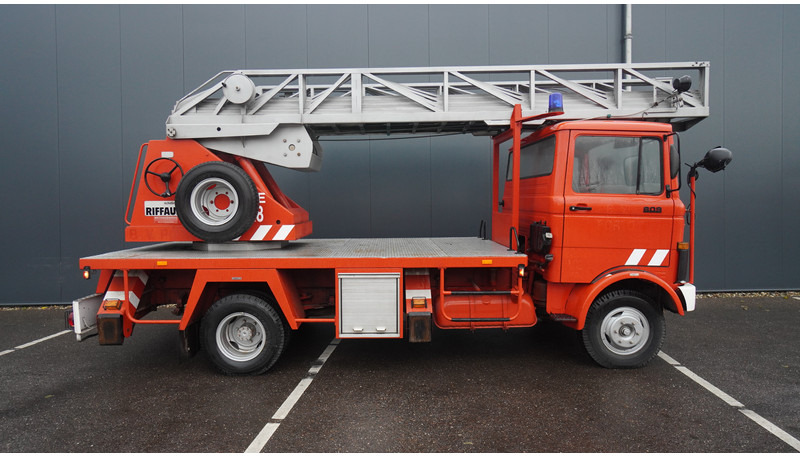 Mercedes-Benz 809 FIRE LADDER TRUCK 13.100KM MANUAL GEARBOX - Camión de bomberos: foto 4 Mercedes-Benz 809 FIRE LADDER TRUCK 13.100KM MANUAL GEARBOX - Camión de bomberos: foto 4