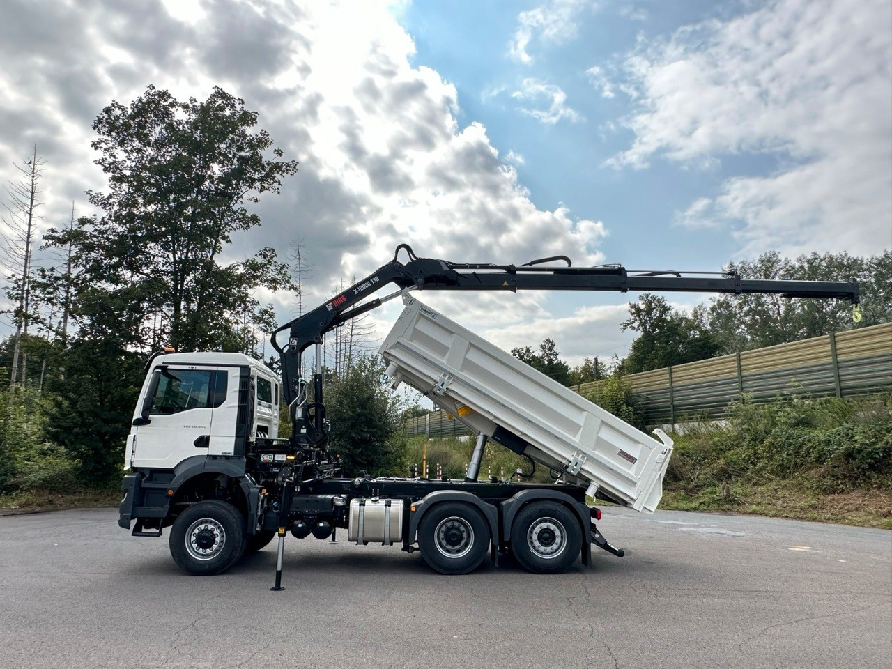 MAN TGS 28.440 6x4-4/3-Seiten- Kipper / Hiab 138-3 MAN TGS 28.440 6x4-4/3-Seiten- Kipper / Hiab 138-3 - Camión volquete, Camión grúa: foto 3 MAN TGS 28.440 6x4-4/3-Seiten- Kipper / Hiab 138-3 MAN TGS 28.440 6x4-4/3-Seiten- Kipper / Hiab 138-3 - Camión volquete, Camión grúa: foto 3