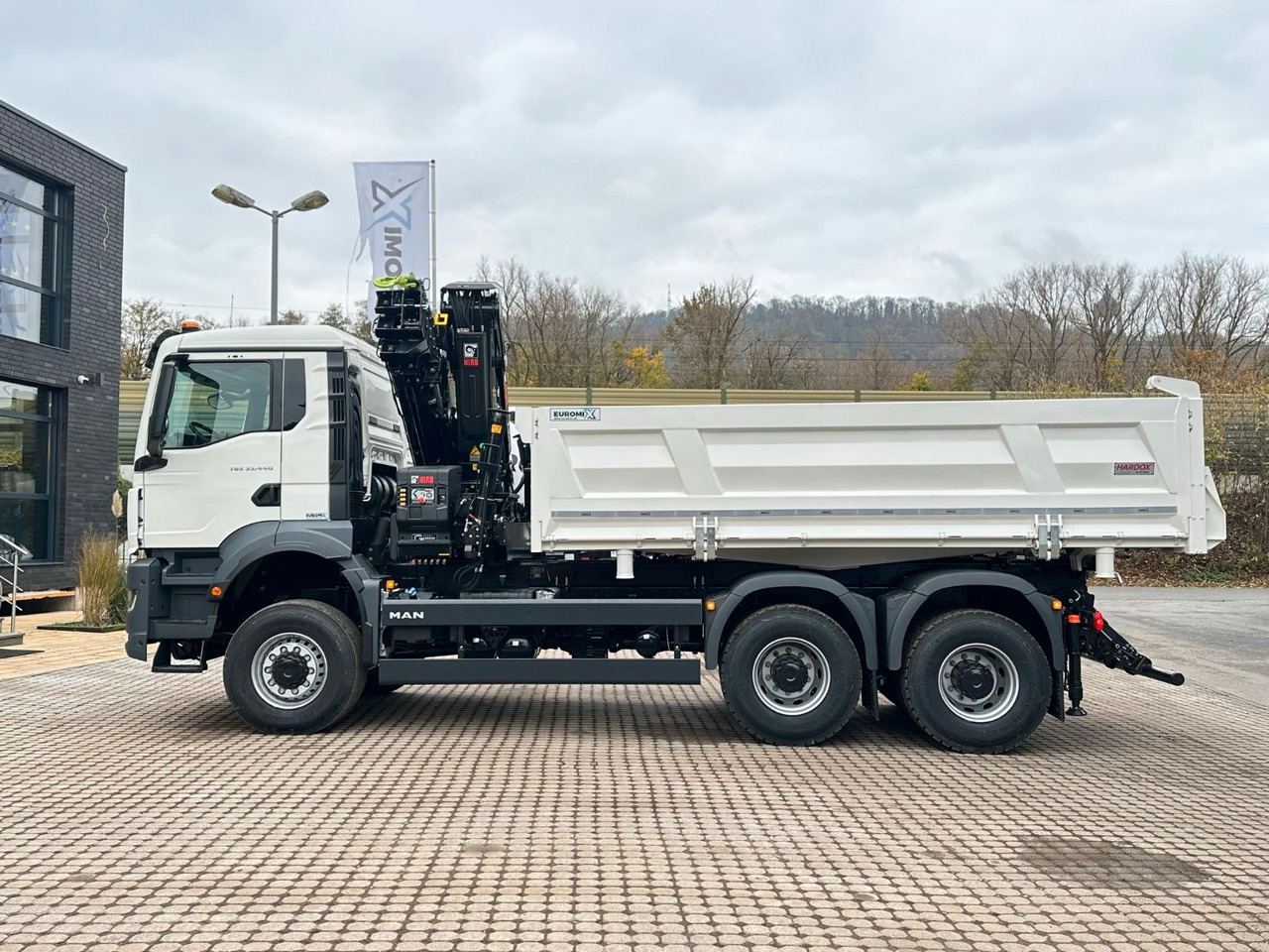MAN TGS 33.440 6x6 /3-Seiten- Kipper / Kran HIAB 302 MAN TGS 33.440 6x6 /3-Seiten- Kipper / Kran HIAB 302 - Camión volquete, Camión grúa: foto 3 MAN TGS 33.440 6x6 /3-Seiten- Kipper / Kran HIAB 302 MAN TGS 33.440 6x6 /3-Seiten- Kipper / Kran HIAB 302 - Camión volquete, Camión grúa: foto 3