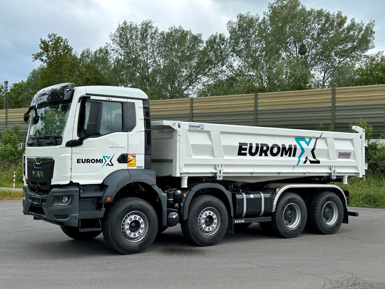 MAN TGS 35.480 8x4 EuromixMTP 2-Seiten-Kipper - Camión volquete: foto 2 MAN TGS 35.480 8x4 EuromixMTP 2-Seiten-Kipper - Camión volquete: foto 2