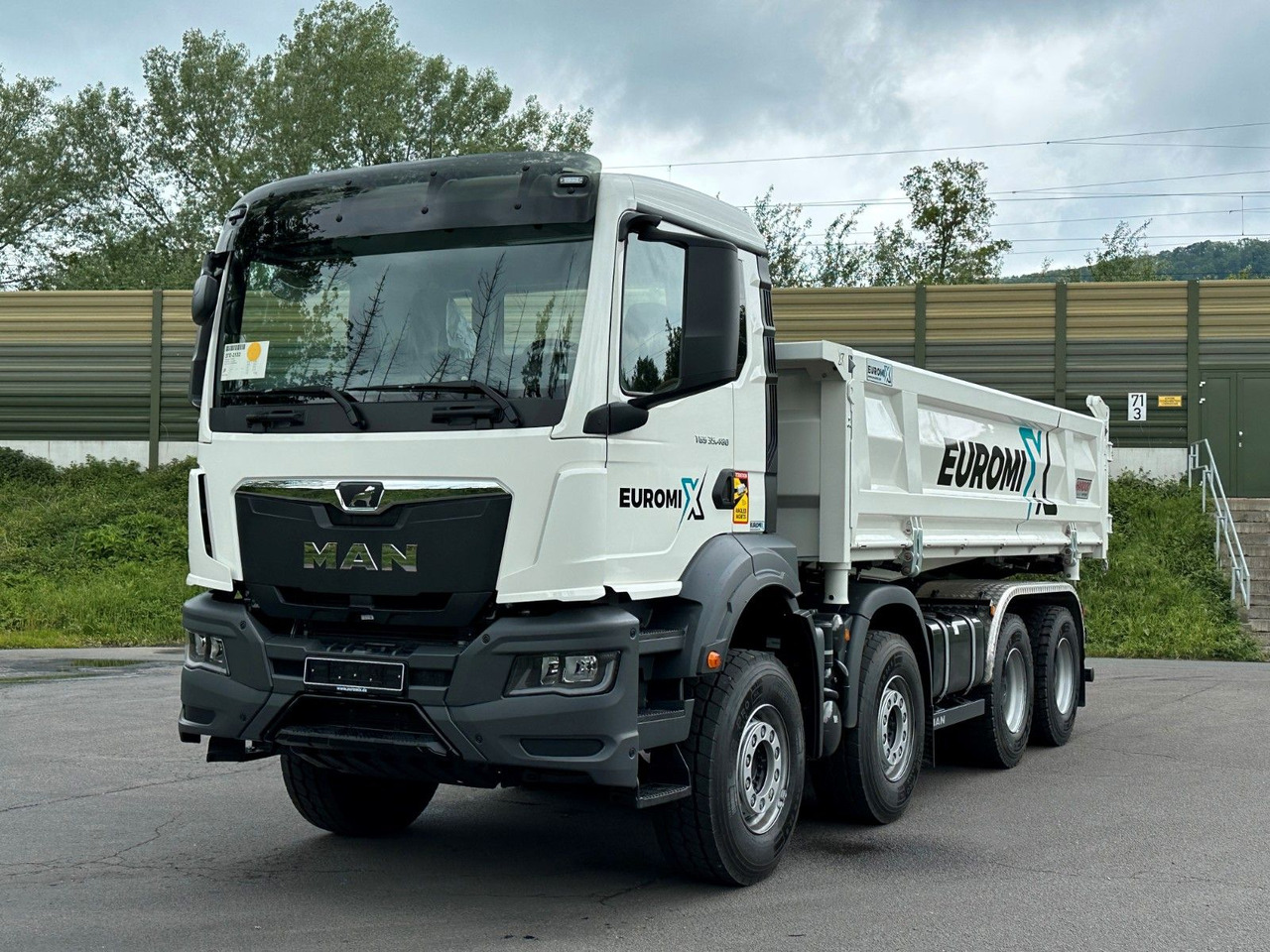 MAN TGS 35.480 8x4 EuromixMTP 2-Seiten-Kipper - Camión volquete: foto 3 MAN TGS 35.480 8x4 EuromixMTP 2-Seiten-Kipper - Camión volquete: foto 3