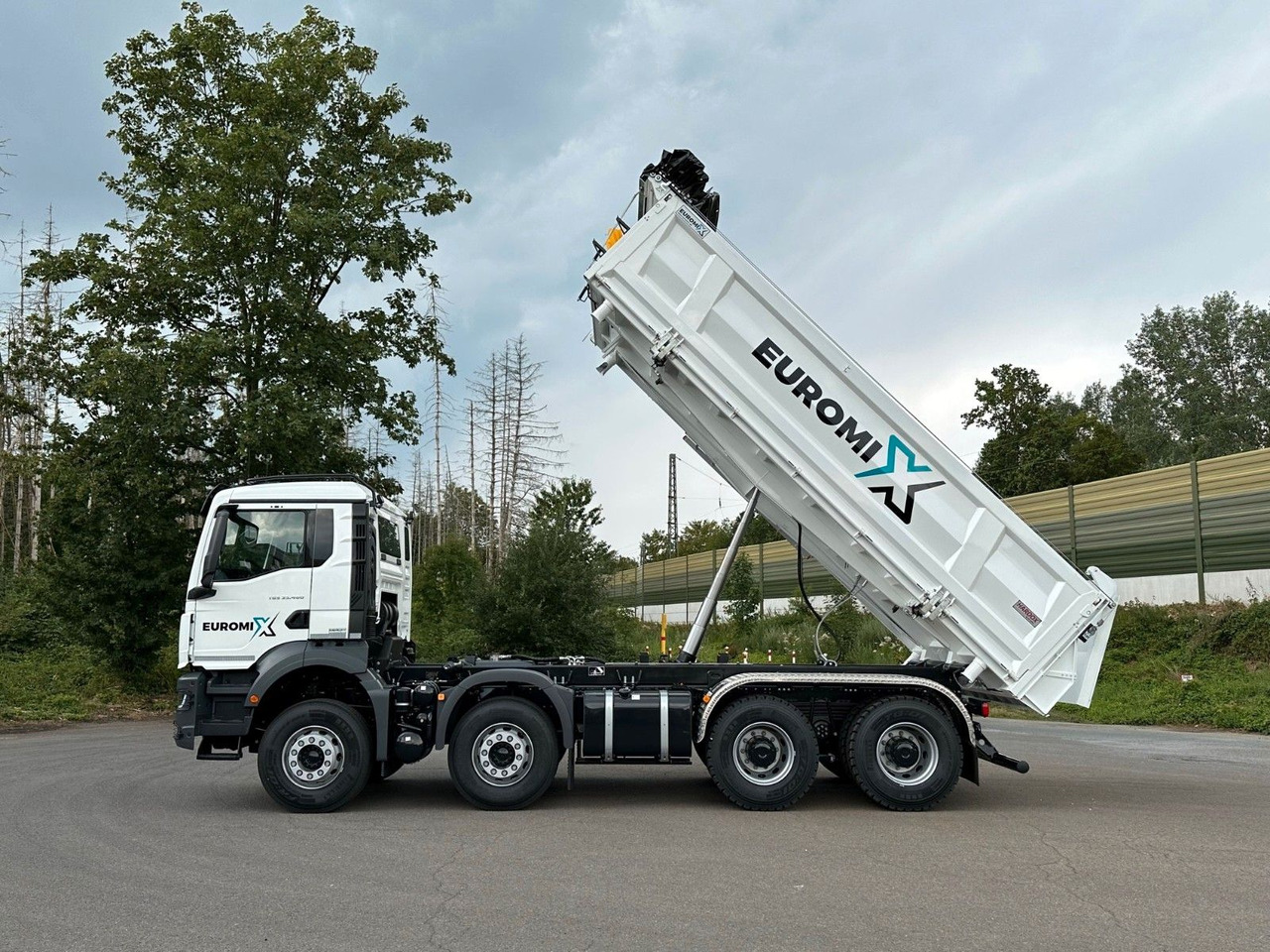 MAN TGS 35.480 8x4 EuromixMTP 3-Seiten-Kipper - Camión volquete: foto 5 MAN TGS 35.480 8x4 EuromixMTP 3-Seiten-Kipper - Camión volquete: foto 5