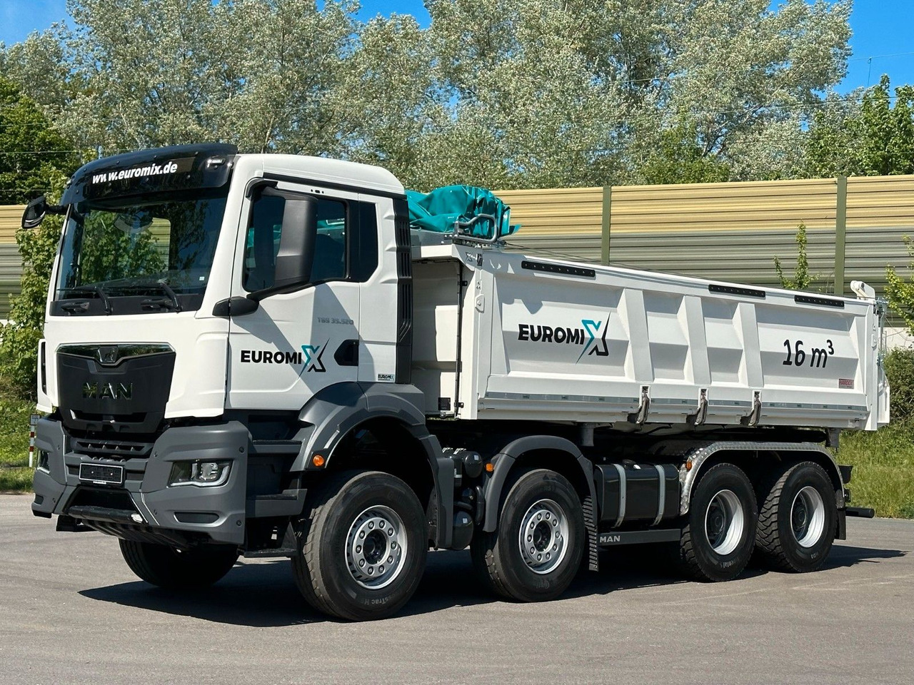 MAN TGS 35.520 8x4 EuromixMTP 3-Seiten-Kipper - Camión volquete: foto 2 MAN TGS 35.520 8x4 EuromixMTP 3-Seiten-Kipper - Camión volquete: foto 2
