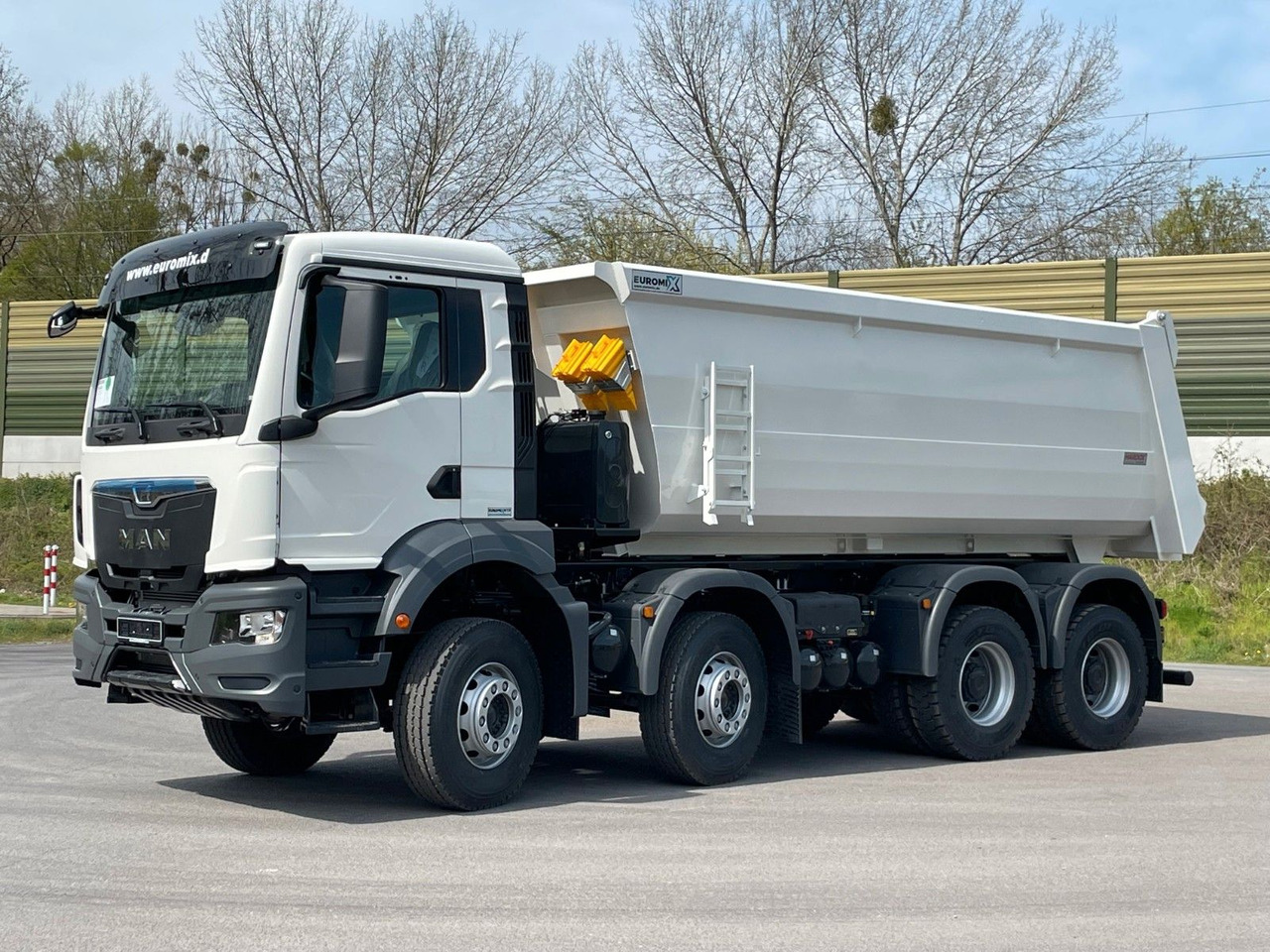 MAN TGS 41.400 8x4 / EUROMIX MTP 20m³/ EURO2 Kipper - Camión volquete: foto 3 MAN TGS 41.400 8x4 / EUROMIX MTP 20m³/ EURO2 Kipper - Camión volquete: foto 3