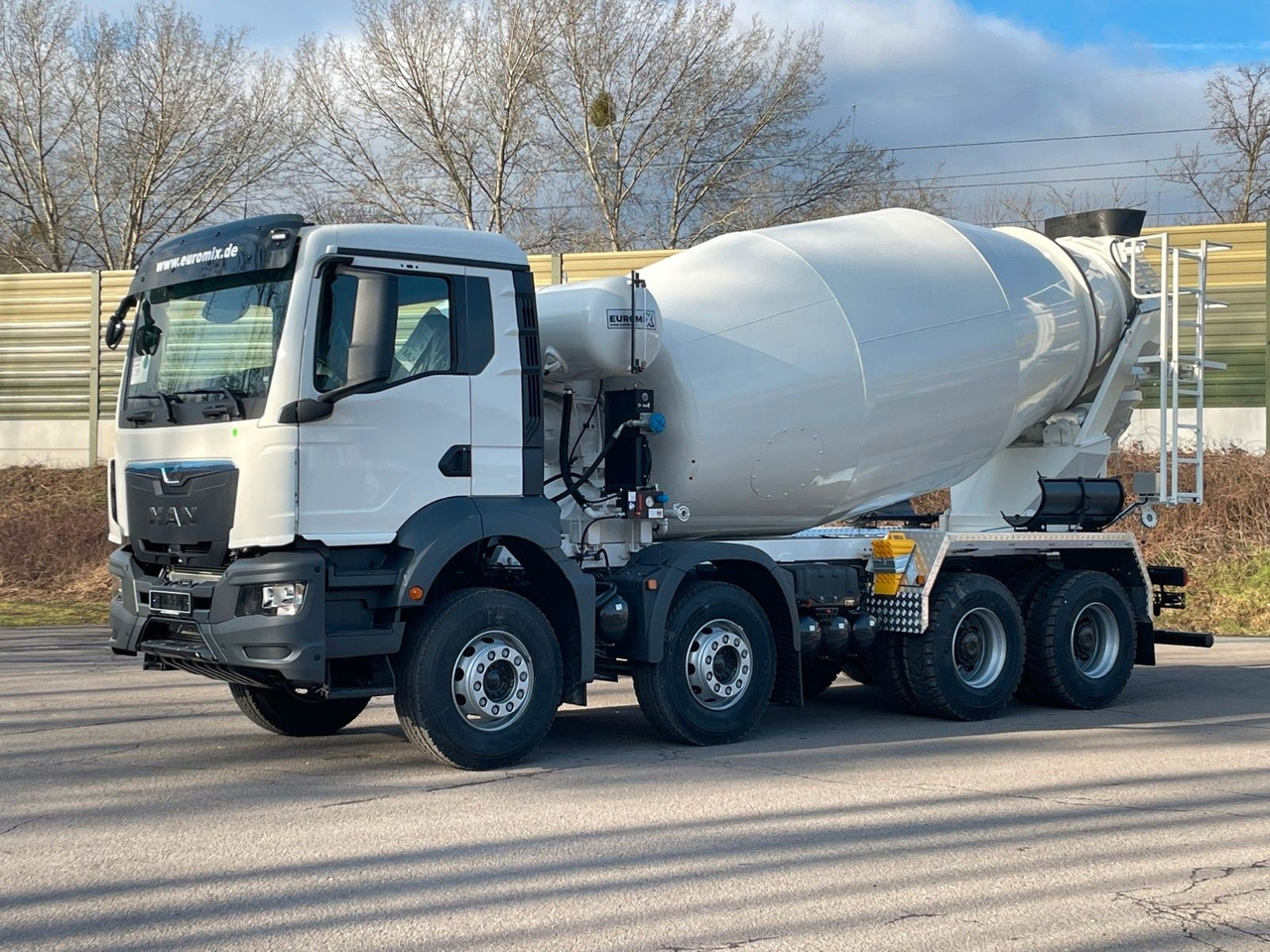 MAN TGS 41.400 8x4 / EuromixMTP EM 10m³ R / EURO 2 - Camión hormigonera: foto 4 MAN TGS 41.400 8x4 / EuromixMTP EM 10m³ R / EURO 2 - Camión hormigonera: foto 4