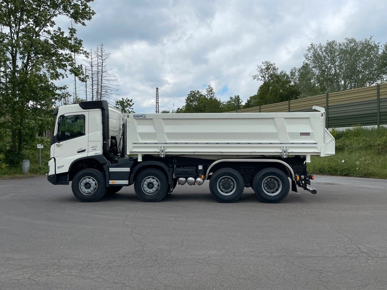 Volvo FMX 460 8x4 / EuromixMTP 3-Seiten-Kipper Volvo FMX 460 8x4 / EuromixMTP 3-Seiten-Kipper - Camión volquete: foto 4 Volvo FMX 460 8x4 / EuromixMTP 3-Seiten-Kipper Volvo FMX 460 8x4 / EuromixMTP 3-Seiten-Kipper - Camión volquete: foto 4