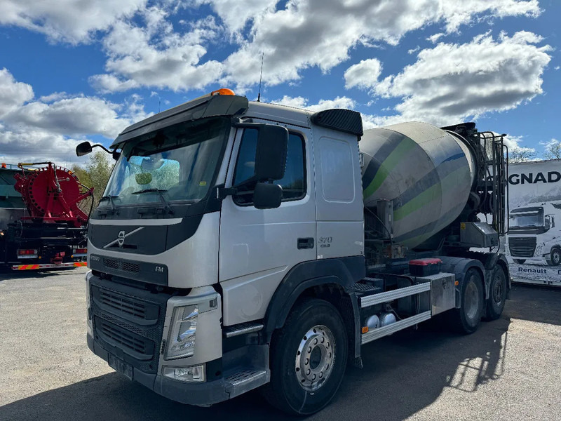 Volvo FM 370 6x2*4, 8m3 Mixer with Hyrdaulic slide, 2016 - Camión hormigonera: foto 3 Volvo FM 370 6x2*4, 8m3 Mixer with Hyrdaulic slide, 2016 - Camión hormigonera: foto 3
