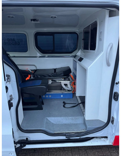 Opel Vivaro **AMBULANCE-RETTUNGSWAGEN** - Ambulancia: foto 5 Opel Vivaro **AMBULANCE-RETTUNGSWAGEN** - Ambulancia: foto 5
