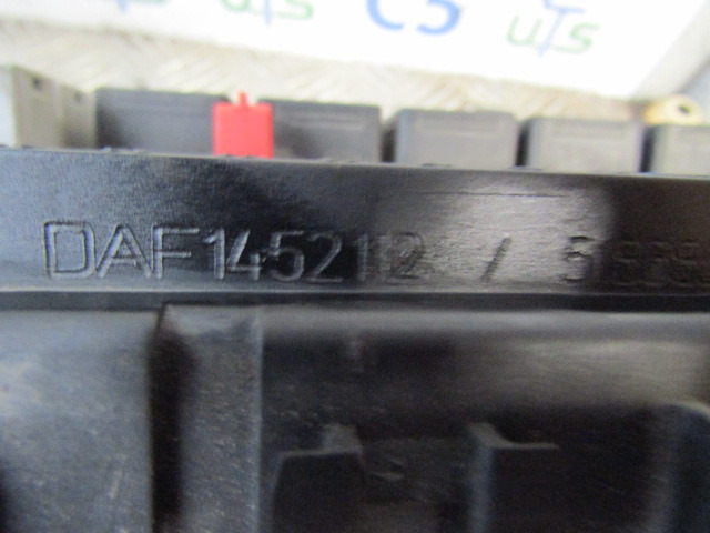 DAF CF 85 FUSE BOARD P/NO 1452112/518685102/01 - Sistema eléctrico para Camión: foto 3 DAF CF 85 FUSE BOARD P/NO 1452112/518685102/01 - Sistema eléctrico para Camión: foto 3