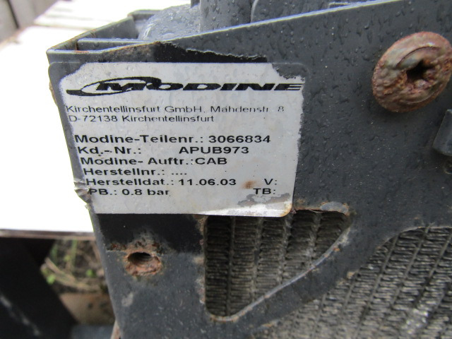 DAF LF 45/55 220/180 RADIATOR P/NO 3066834 - Radiador para Camión: foto 2 DAF LF 45/55 220/180 RADIATOR P/NO 3066834 - Radiador para Camión: foto 2