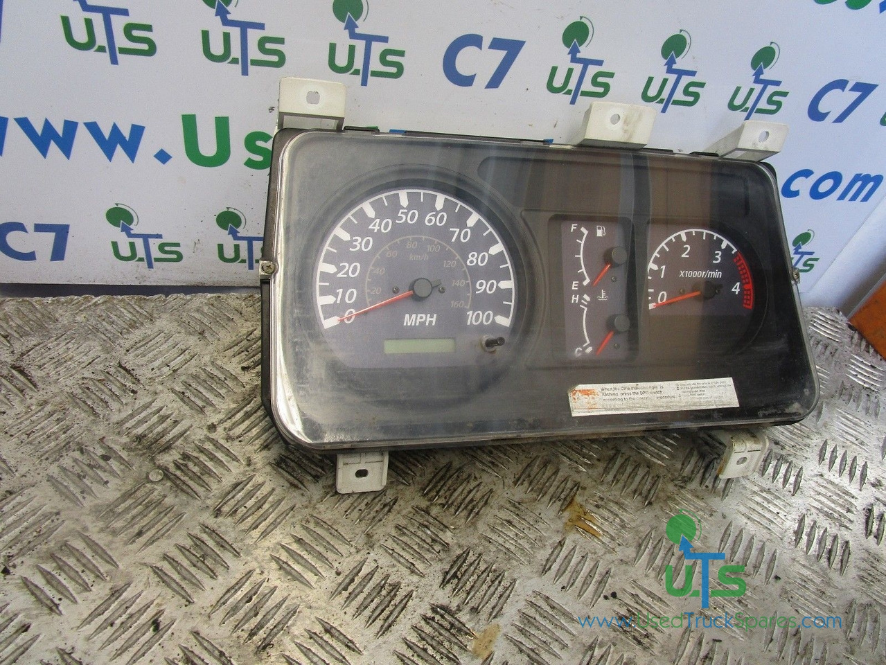 ISUZU NKR 3.5T CLOCK CLUSTER P/NO CN4049 - Sistema eléctrico para Camión: foto 1 ISUZU NKR 3.5T CLOCK CLUSTER P/NO CN4049 - Sistema eléctrico para Camión: foto 1