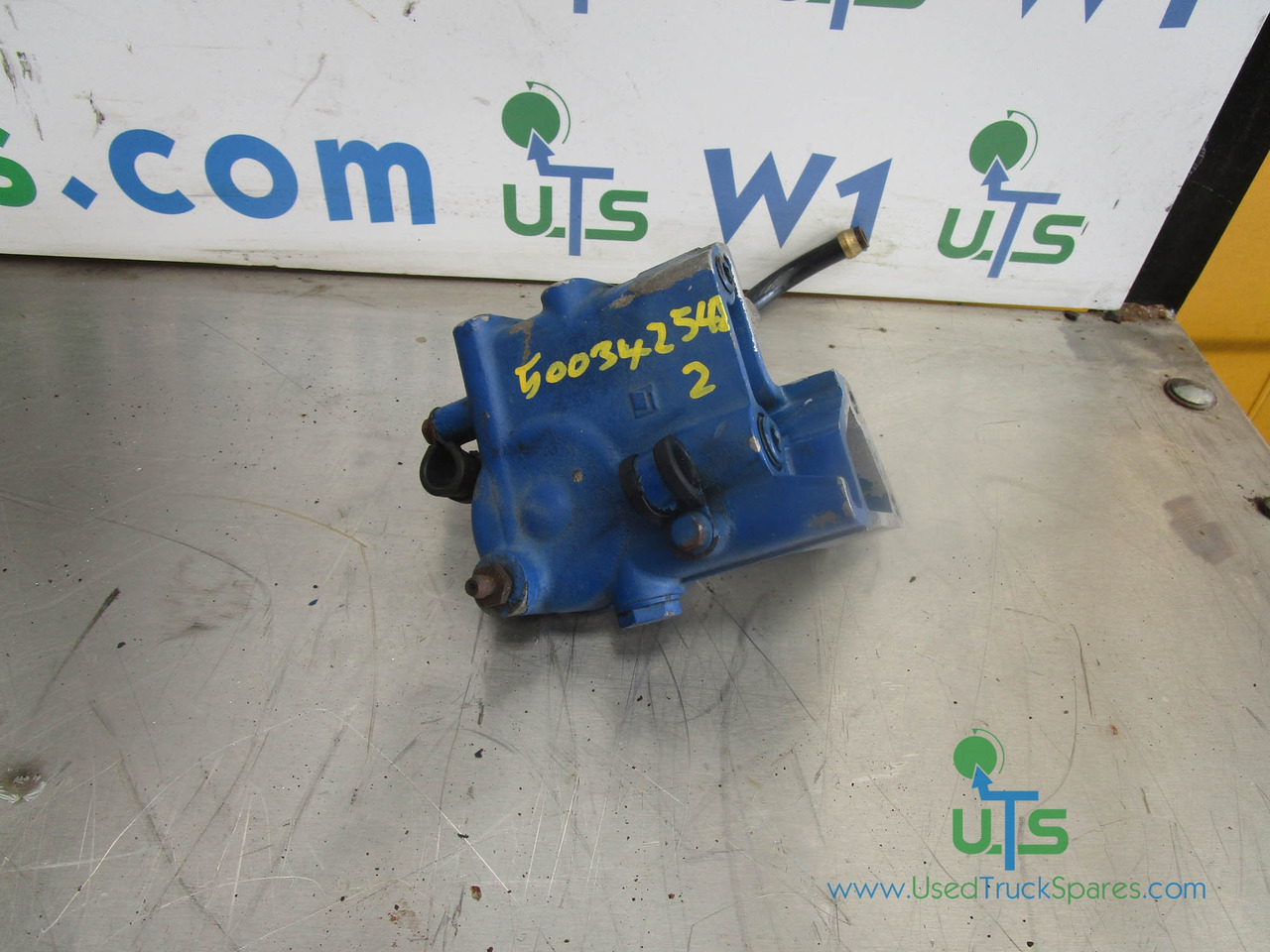 IVECO CURSOR 8 FUEL FILTER HOUSING P/NO 500342542 - Motor y piezas para Camión: foto 1 IVECO CURSOR 8 FUEL FILTER HOUSING P/NO 500342542 - Motor y piezas para Camión: foto 1