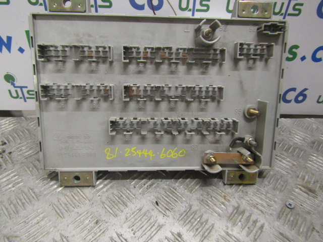 MAN 18.225 (2000 SERIES) FUSE BOARD P/NO 81.25444.6060 - Sistema eléctrico para Camión: foto 2 MAN 18.225 (2000 SERIES) FUSE BOARD P/NO 81.25444.6060 - Sistema eléctrico para Camión: foto 2