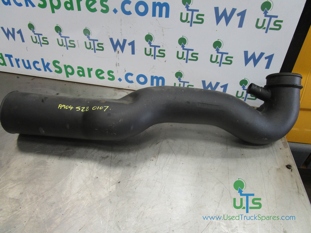 MERCEDES AXOR 2633 AIR FILLER INTAKE PIPE P/NO A9045280107 - Motor y piezas para Camión: foto 1 MERCEDES AXOR 2633 AIR FILLER INTAKE PIPE P/NO A9045280107 - Motor y piezas para Camión: foto 1