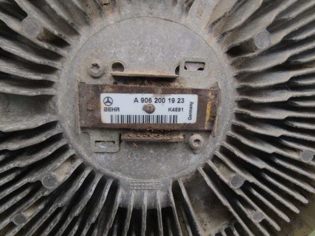 MERCEDES AXOR 2633 OM926 VISCUSS FAN P/NO A906 200 1923 - Motor y piezas para Camión: foto 2 MERCEDES AXOR 2633 OM926 VISCUSS FAN P/NO A906 200 1923 - Motor y piezas para Camión: foto 2