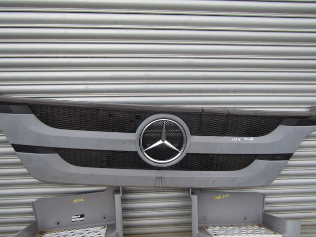 MERCEDES AXOR FRONT GRILL - Cabina e interior para Camión: foto 1 MERCEDES AXOR FRONT GRILL - Cabina e interior para Camión: foto 1