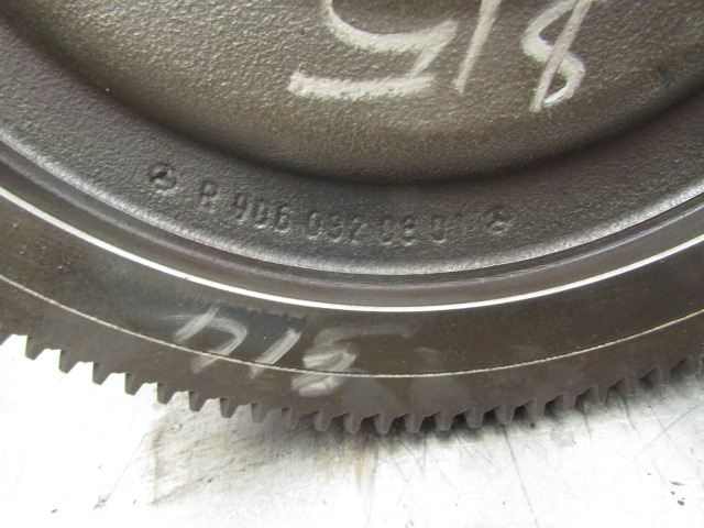 MERCEDES VARIO/814 FLYWHEEL P/NO R9060320801 - Volante de inercia para Camión: foto 2 MERCEDES VARIO/814 FLYWHEEL P/NO R9060320801 - Volante de inercia para Camión: foto 2