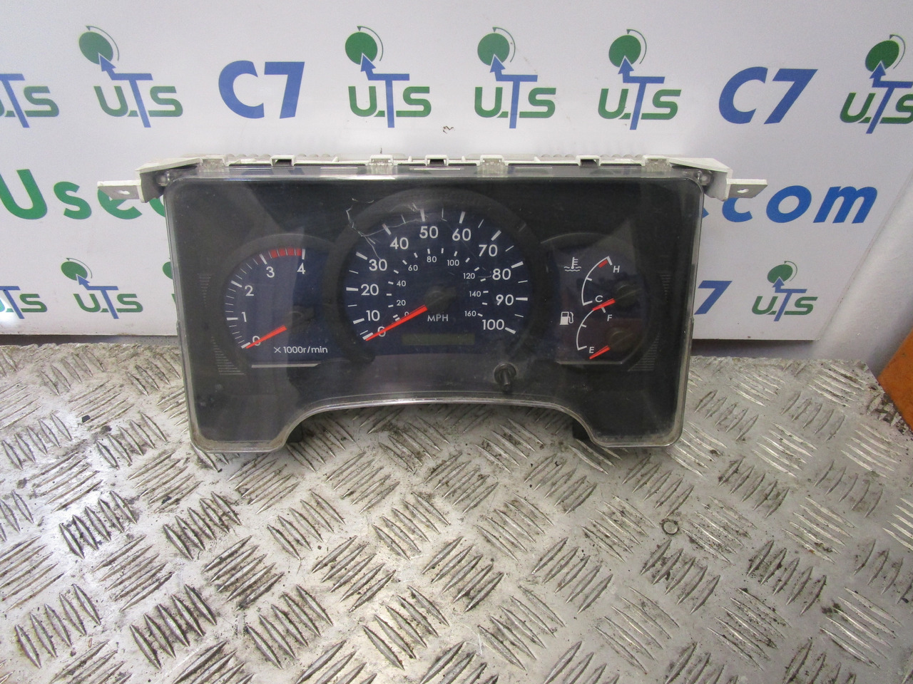 MITSUBISHI FUSO CLOCK CLUSTER P/NO MK542223 - Sistema eléctrico para Camión: foto 1 MITSUBISHI FUSO CLOCK CLUSTER P/NO MK542223 - Sistema eléctrico para Camión: foto 1