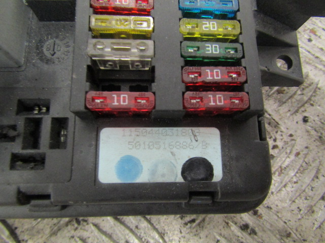 RENAULT MIDLUM DCI FUSE BAORD P/NO 5010516886/B - Sistema eléctrico para Camión: foto 2 RENAULT MIDLUM DCI FUSE BAORD P/NO 5010516886/B - Sistema eléctrico para Camión: foto 2