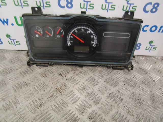 RENAULT MIDLUM DXI CLOCK CLUSTER P/NO 7421050636-04 - Cabina e interior para Camión: foto 1 RENAULT MIDLUM DXI CLOCK CLUSTER P/NO 7421050636-04 - Cabina e interior para Camión: foto 1