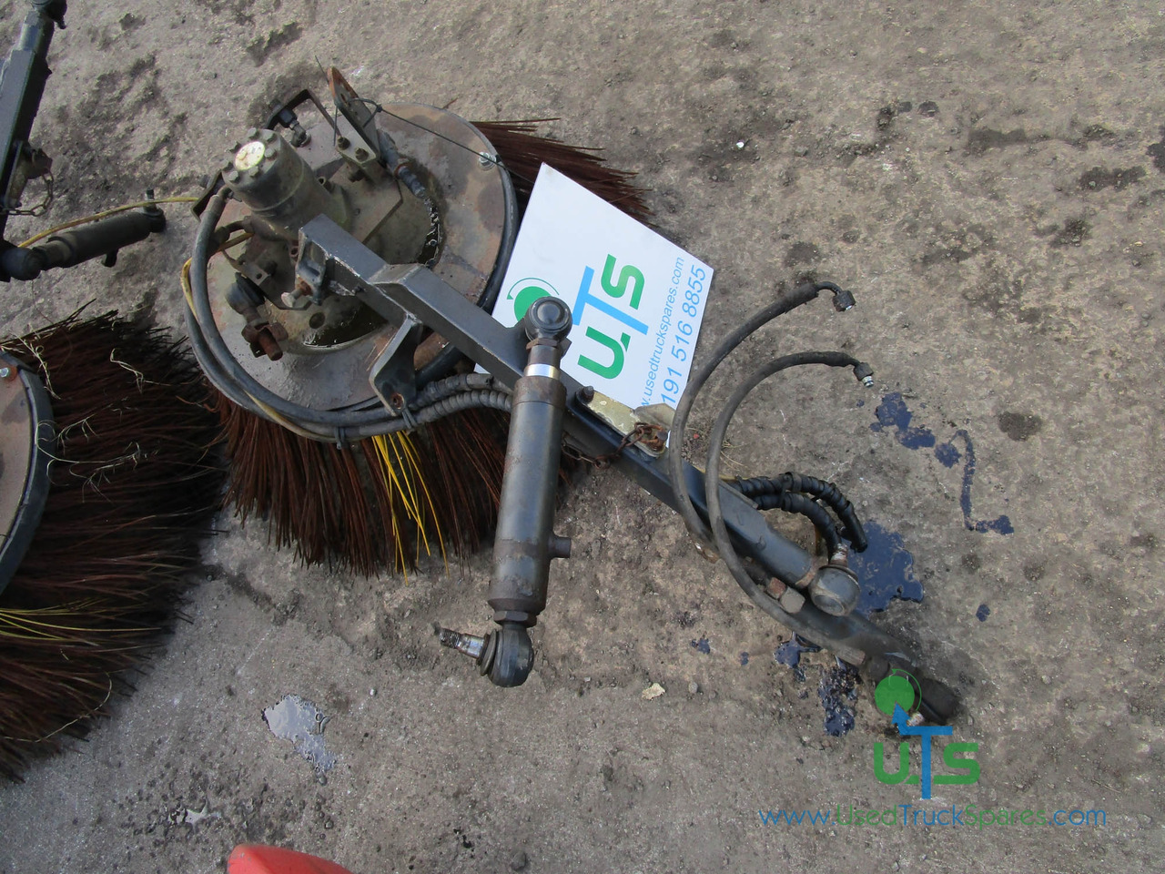 SCHMIDT SWINGO 200 R/HAND BRUSH ARM AND DRIVE - Barredora cucharón para Vehículo municipal: foto 1 SCHMIDT SWINGO 200 R/HAND BRUSH ARM AND DRIVE - Barredora cucharón para Vehículo municipal: foto 1