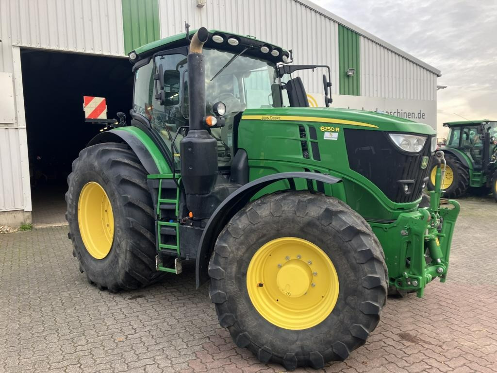 Tractor John Deere 6250R: foto 28